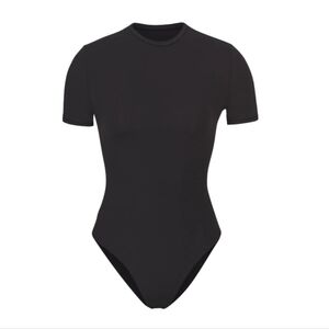 Skims Fits Everybody Short Sleeve Sliming Black Full Butt Bodysuit